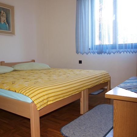 Apartments Nevenka Krk Town Quarto foto
